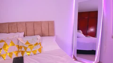 cristal walker online show from November 25, 12:07 pm