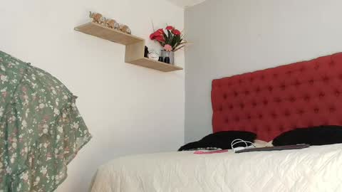 Cris  online show from April 27, 7:00 pm