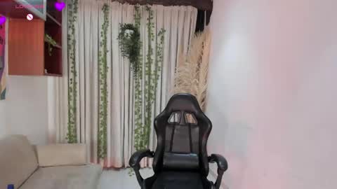 CristineRain online show from April 23, 5:37 am