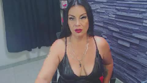 cruela_deviil online show from December 18, 6:56 pm