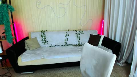 Anna online show from October 19, 6:32 pm