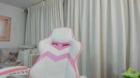 angie  online show from February 4, 3:53 am