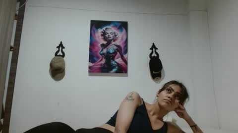 Crystal Blaze online show from April 23, 2:52 am