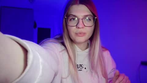 crystalblush01 online show from April 30, 8:57 pm