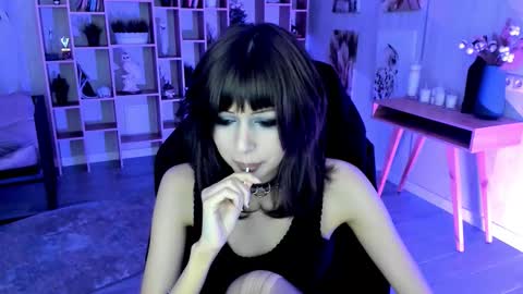 crystallbloom online show from November 3, 4:11 pm