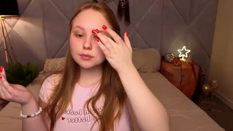 crystallpaws_ online show from October 27, 2:12 pm