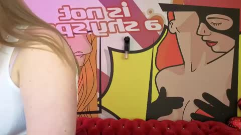 crystallpaws_ online show from April 22, 7:16 am