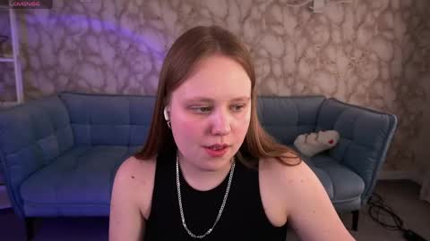 crystallpaws_ online show from April 28, 6:06 am