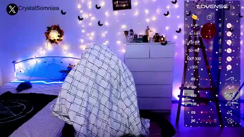 Snapshot of crystalsomnia chatting on December 6, 8:50 pm Sasha Make me moan with patterns good music here online show from December 6, 8:50 pm