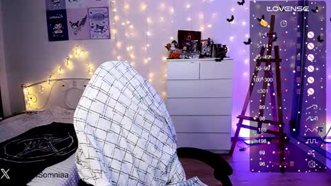 Snapshot of crystalsomnia chatting on January 31, 2:26 am Sasha Make me moan with patterns good music here online show from January 31, 2:26 am