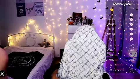 Snapshot of crystalsomnia chatting on January 29, 12:43 am Sasha Make me moan with patterns good music here online show from January 29, 12:43 am