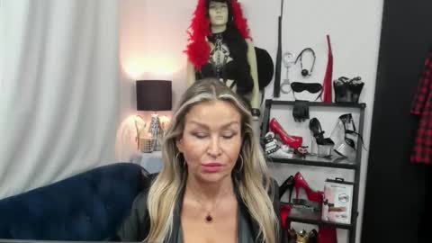 CrystalHotty online show from October 2, 6:29 am