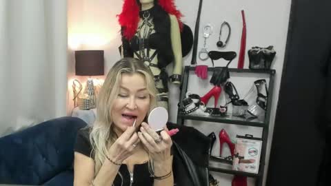 CrystalHotty online show from April 23, 5:26 am
