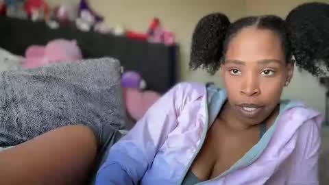 cum2charmxx online show from April 23, 4:53 pm