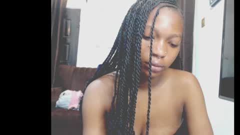 cumebony_petit online show from April 11, 7:56 am