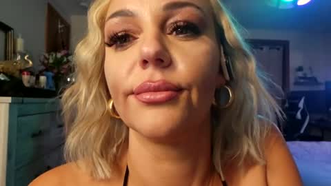 SluttySofia online show from August 8, 6:21 am