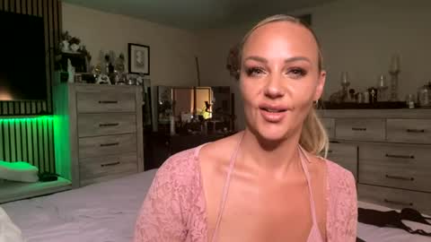 SluttySofia online show from June 26, 3:52 am