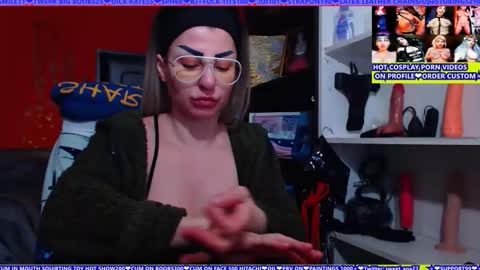 cuminmenowbby online show from April 21, 4:25 pm