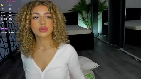 Antonia online show from December 19, 8:39 am