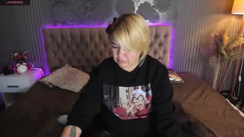 CurlyDreams online show from October 20, 5:32 am