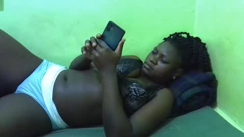 Snapshot of curvy_corazon1 chatting on October 14, 6:10 pm curvy_corazon1 online show from October 14, 6:10 pm