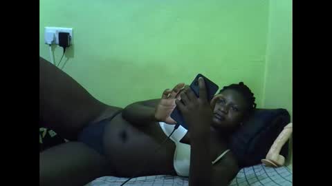 Snapshot of curvy_corazon1 chatting on October 17, 6:33 pm curvy_corazon1 online show from October 17, 6:33 pm