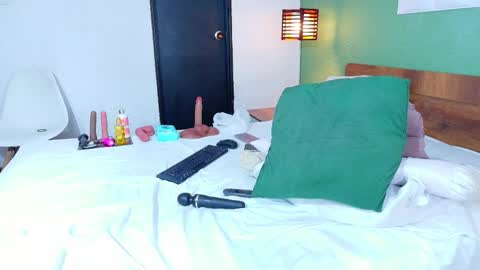 Danna online show from December 19, 8:01 pm