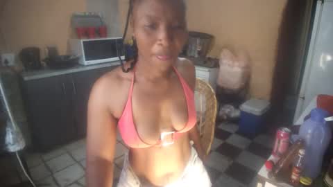 Snapshot of curvypear76x chatting on October 23, 9:48 am curvypear76x online show from October 23, 9:48 am