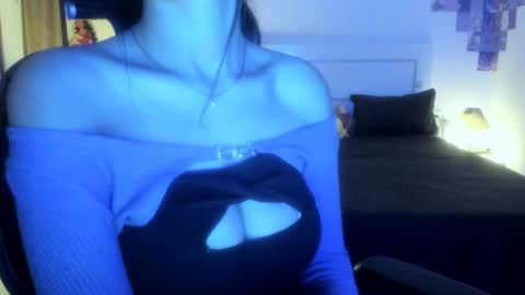 Alisha online show from April 24, 3:04 pm