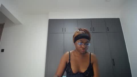 Liya online show from April 25, 1:41 pm