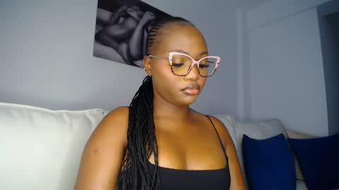 Snapshot of cute_ass18 chatting on February 18, 9:54 am Liya online show from February 18, 9:54 am