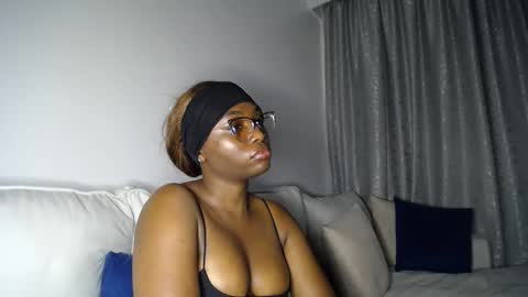 Liya online show from April 21, 1:42 am