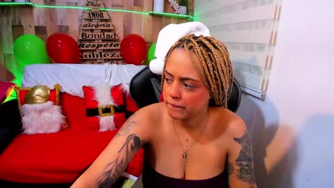 Snapshot of cute_elii chatting on December 24, 12:00 am Independent Model online show from December 24, 12:00 am
