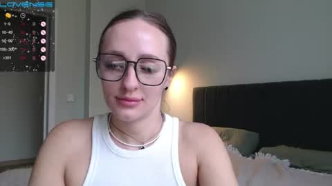 cute_girl_mia__ online show from July 8, 3:42 am