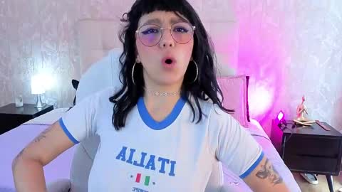 Sofa  online show from April 21, 7:43 pm