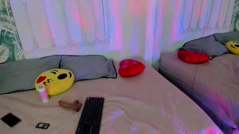 Sofa  online show from November 28, 8:45 pm