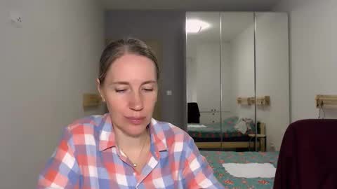 cute_lion_ online show from April 19, 6:10 pm