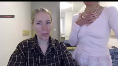 cute_lion_ online show from October 15, 3:14 pm