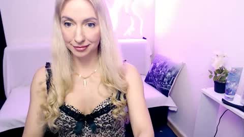 cute_smile_shy online show from April 23, 8:22 pm