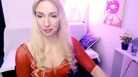 cute_smile_shy online show from April 2, 7:33 pm