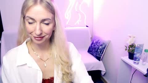 cute_smile_shy online show from April 25, 9:01 pm