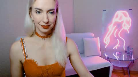 cute_smile_shy online show from December 4, 9:26 pm