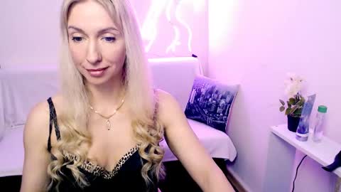 cute_smile_shy online show from April 28, 8:02 pm