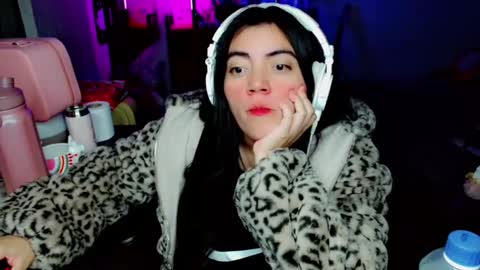 Snapshot of cuteambervi chatting on December 6, 12:45 am Princess Amber online show from December 6, 12:45 am