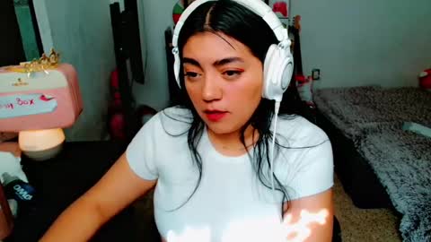 Snapshot of cuteambervi chatting on January 23, 7:29 pm Princess Amber online show from January 23, 7:29 pm