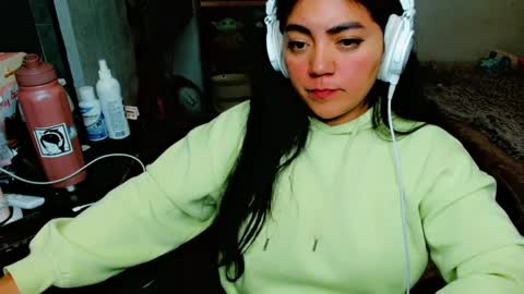 Snapshot of cuteambervi chatting on February 2, 2:59 am Princess Amber online show from February 2, 2:59 am