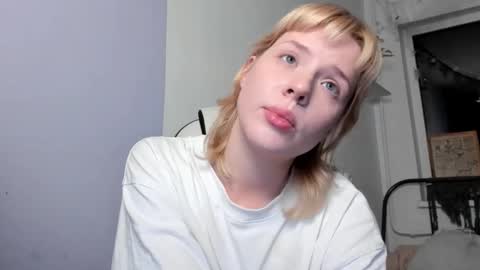 Snapshot of cuteasfuck_ chatting on October 3, 2:11 pm Amy online show from October 3, 2:11 pm