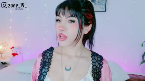 Zoe  online show from April 26, 4:21 am