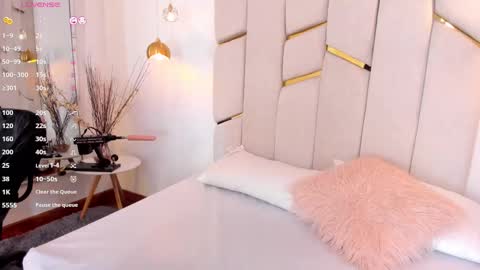 Snapshot of cutegirl__nini chatting on February 12, 12:48 am andre online show from February 12, 12:48 am