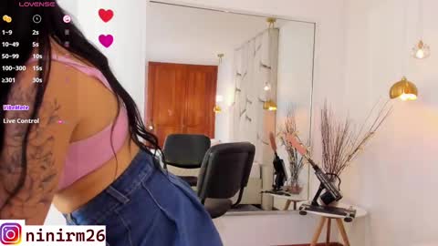 Snapshot of cutegirl__nini chatting on February 16, 11:05 pm andre online show from February 16, 11:05 pm